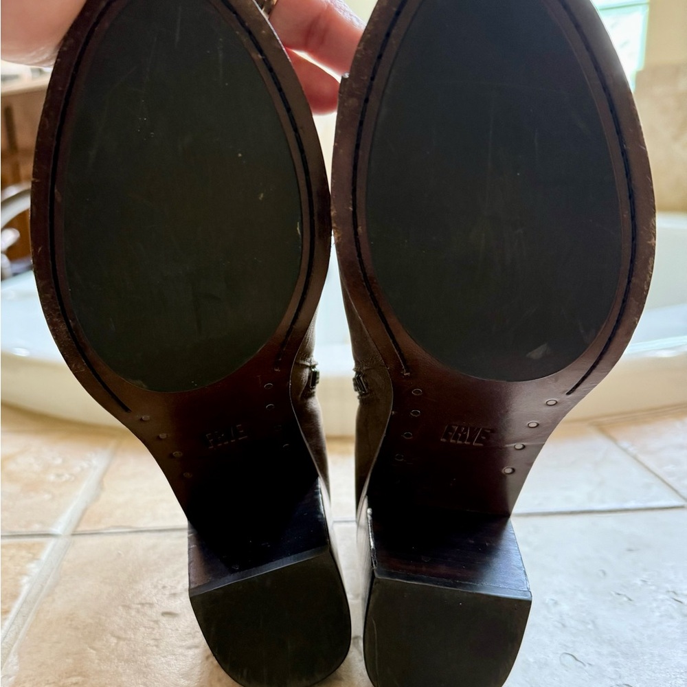 Frye Brown Ankle Boots with Suede Finish and Chunky Heel Size 8.5 - Picture 5 of 5